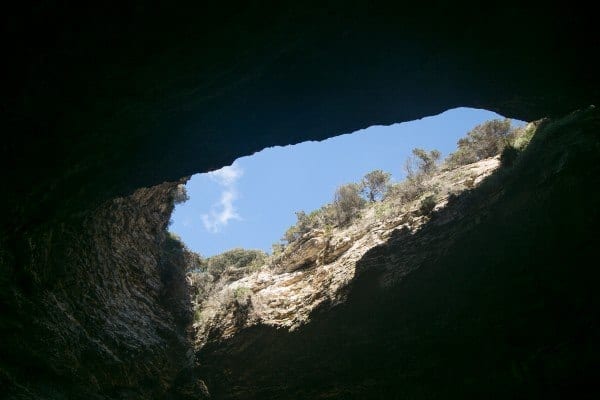 Grotte de Bonifacio qui a la forme de la Corse
