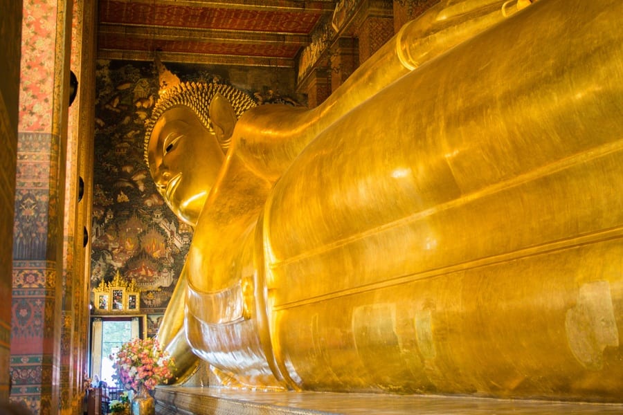 Le Bouddha allongé au Temple du Wat Pho 