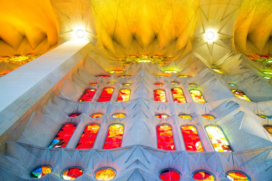 Les vitraux rouges de la Sagrada Familia