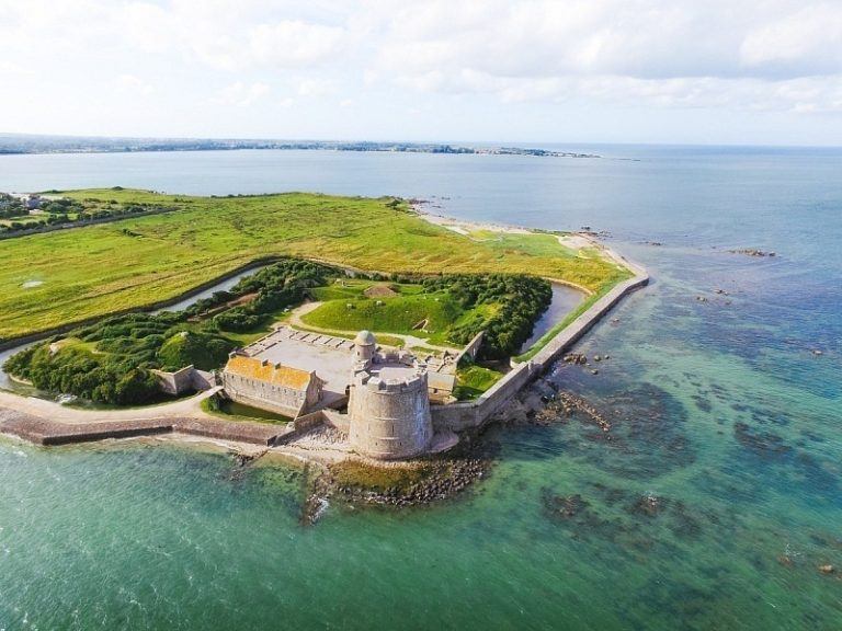 L’île de Tatihou, passez une nuit seul au monde sur une île insolite !