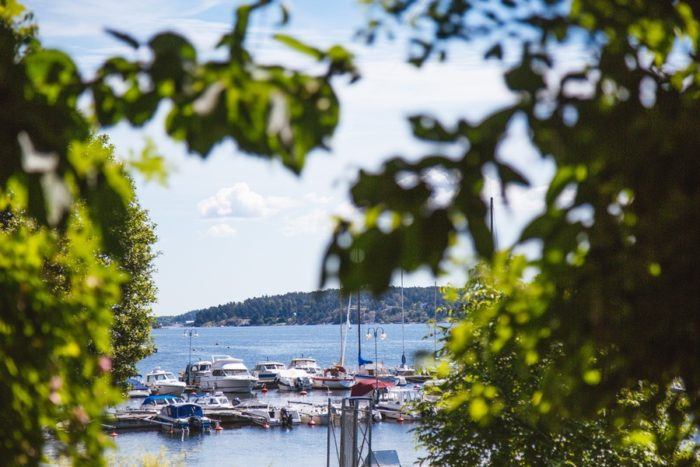 Bateaux sur un port de l'archipel de Stockholm