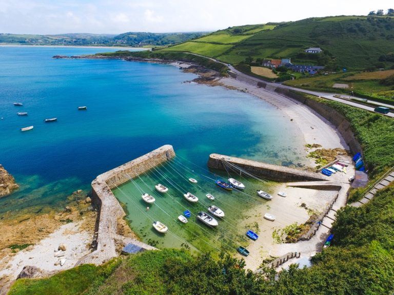 A la découverte de Port Racine en Normandie, le plus petit port de France !