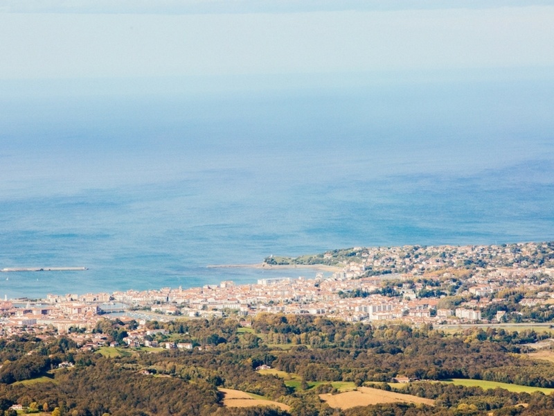 Vue sur la côte basque, depuis le sommet de la Rhune