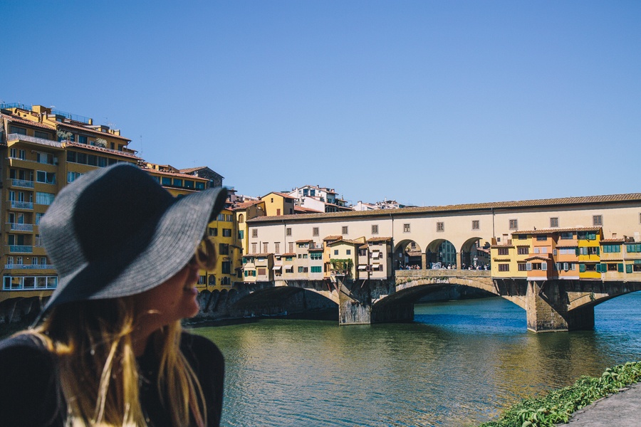 Traverser le Ponte Vecchio de Florence en Toscane