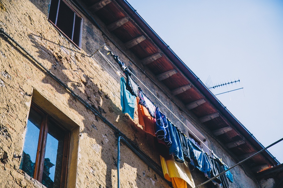 Le linge aux fenêtres de San Gimignano
