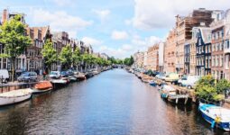 Vue sur un canal d'Amsterdam