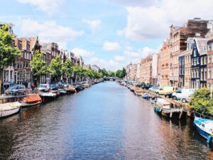 Vue sur un canal d'Amsterdam
