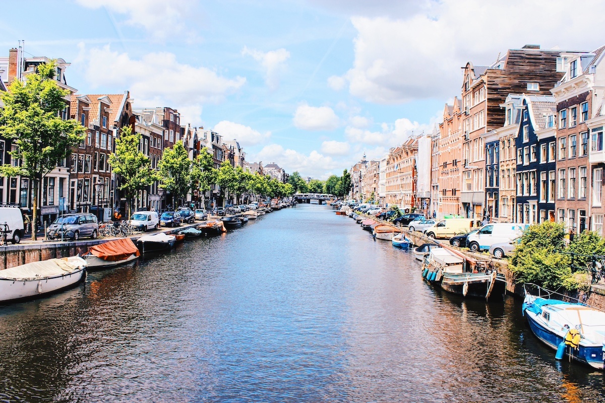 Vue sur un canal d'Amsterdam
