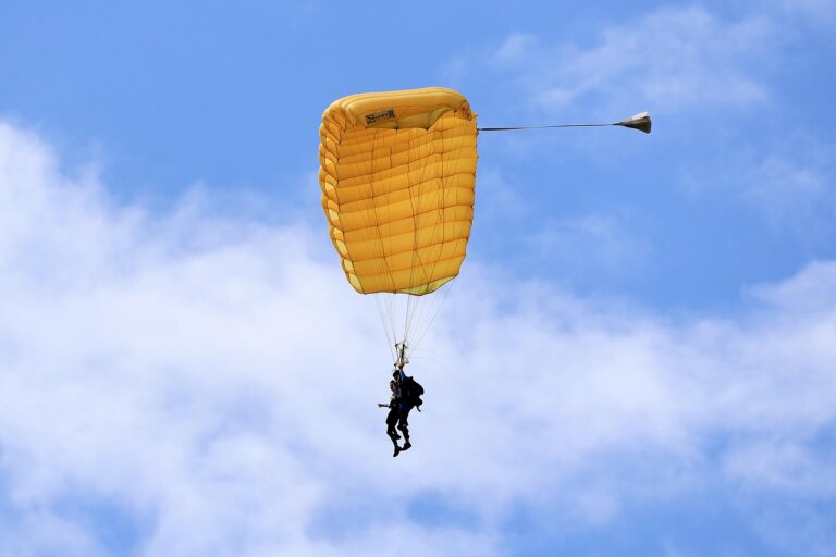 Saut parachute Nantes : 8 lieux incontournables avec les meilleurs avis