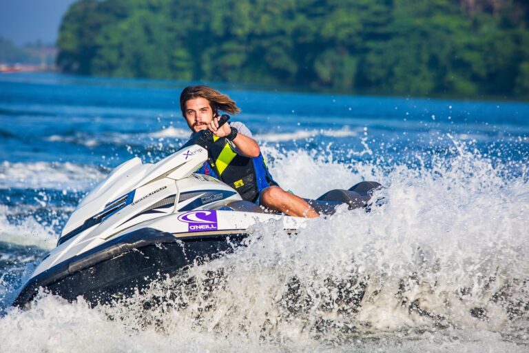 Jet-ski Saint-Raphaël : les 6 meilleures offres pour vos vacances